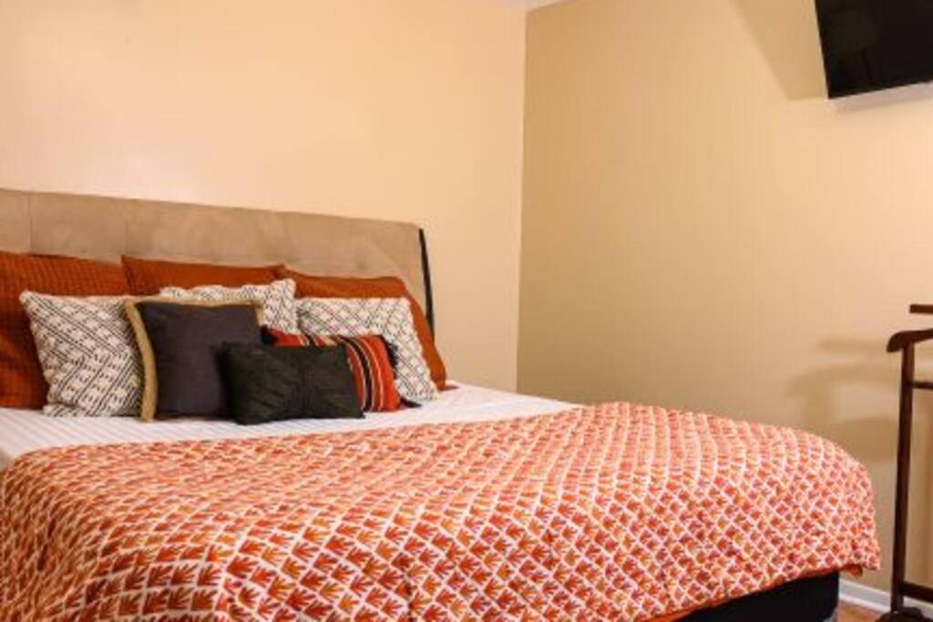 Great 2 Bedroom Condo,Free Parking,Easy Commute. Irvington Exterior photo
